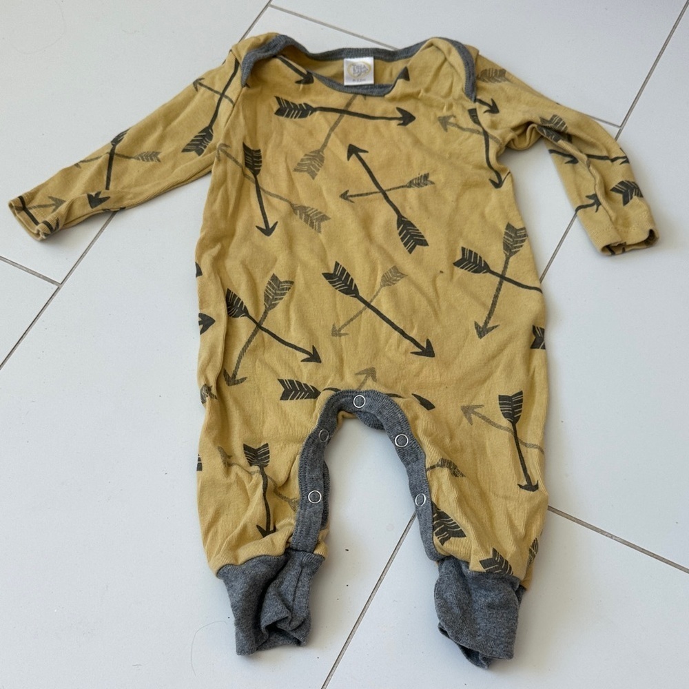 Tess Babe Arrow Print Kids One Piece 6/12m mustard cotton
